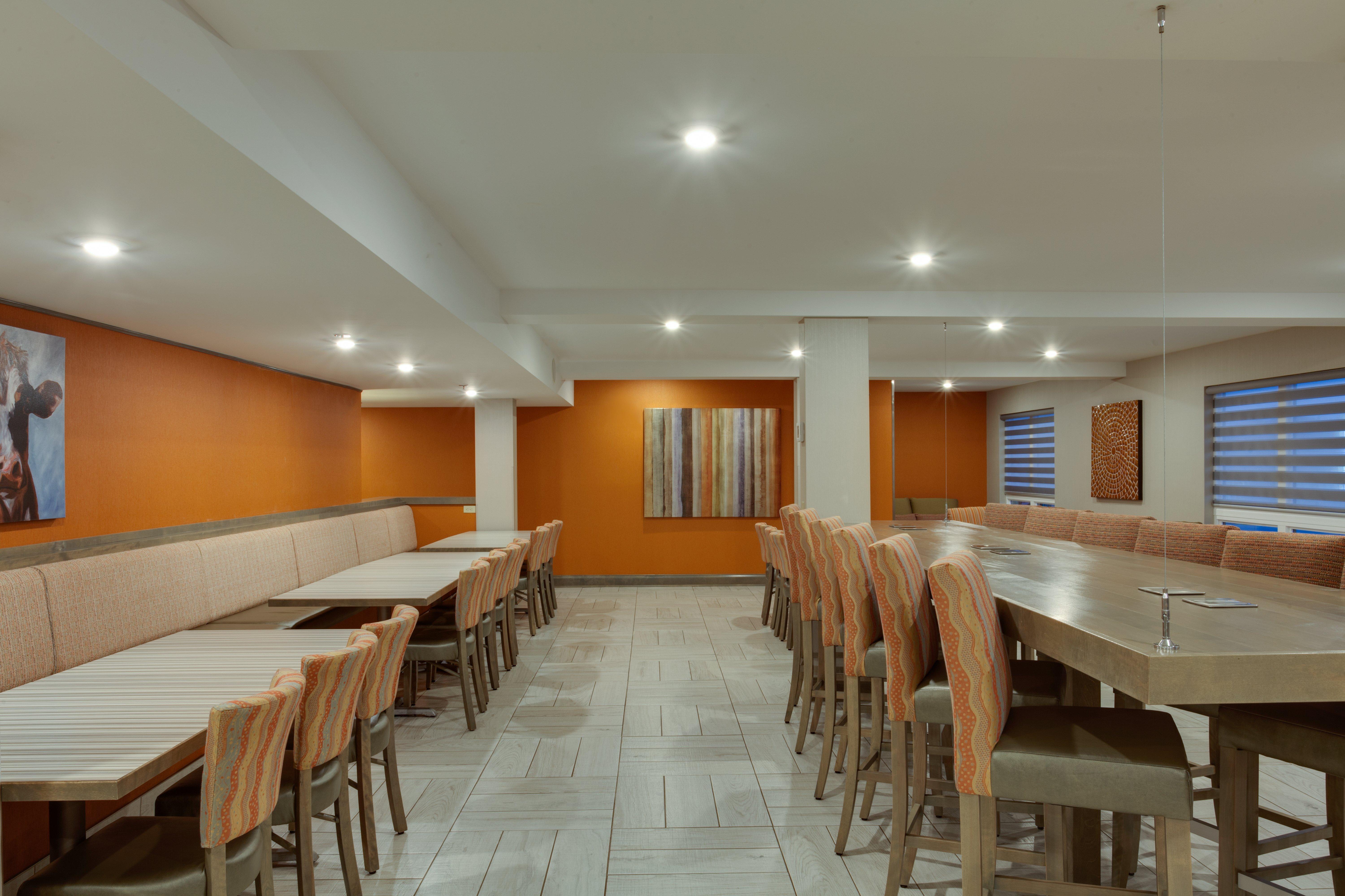 Holiday Inn Express Hotel & Suites Uptown Fredericton By Ihg Exteriör bild