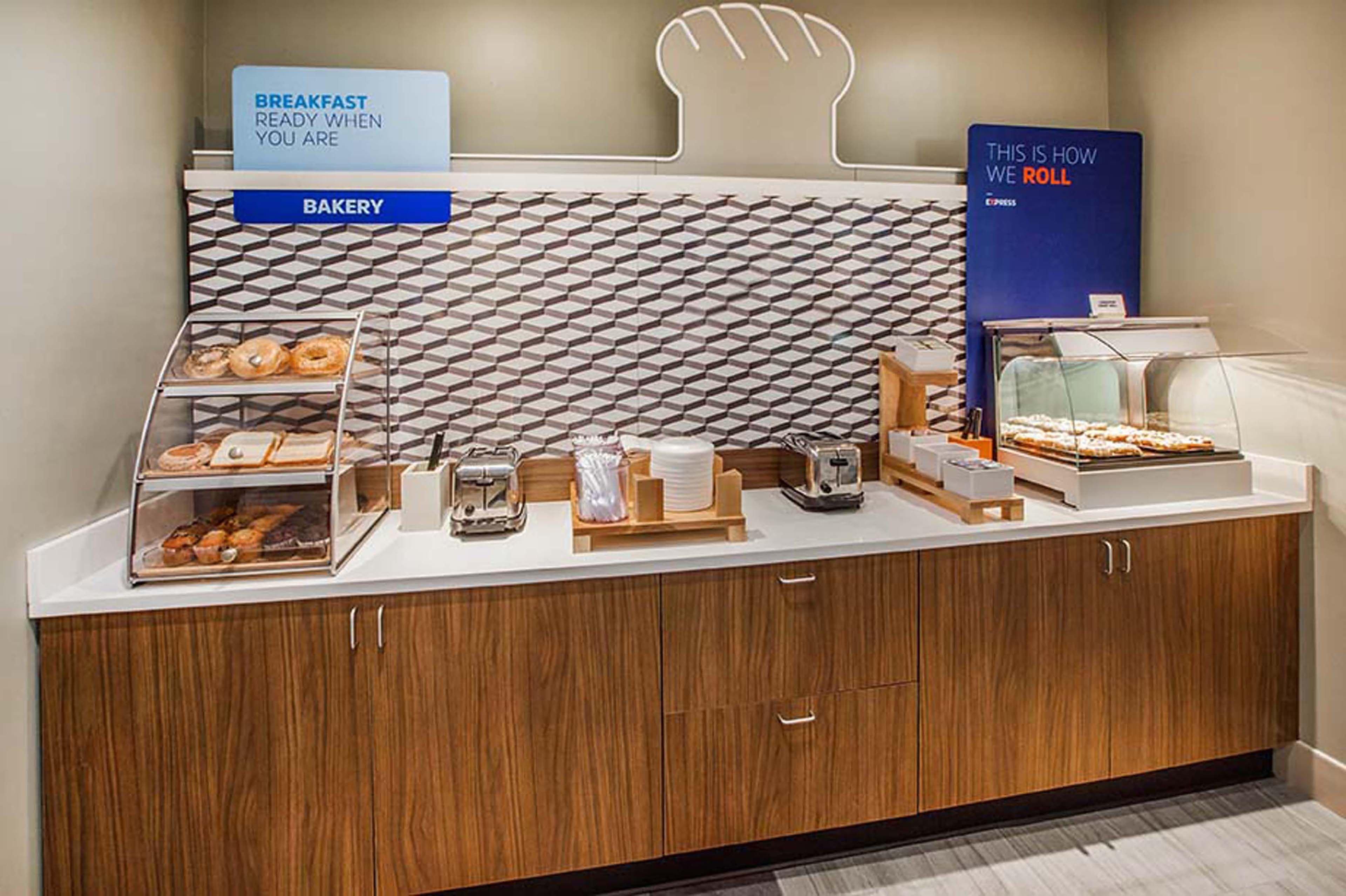 Holiday Inn Express Hotel & Suites Uptown Fredericton By Ihg Exteriör bild