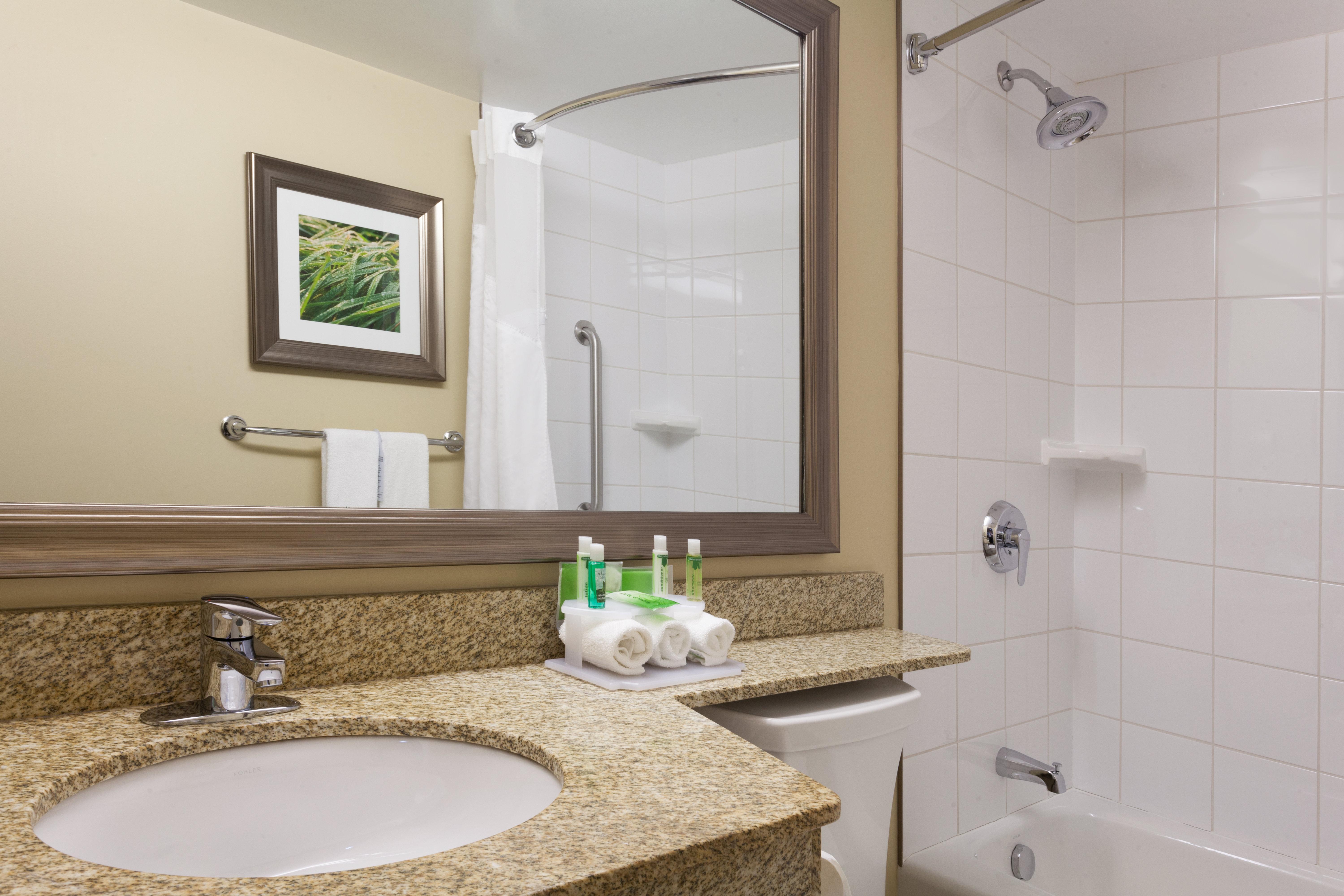 Holiday Inn Express Hotel & Suites Uptown Fredericton By Ihg Exteriör bild