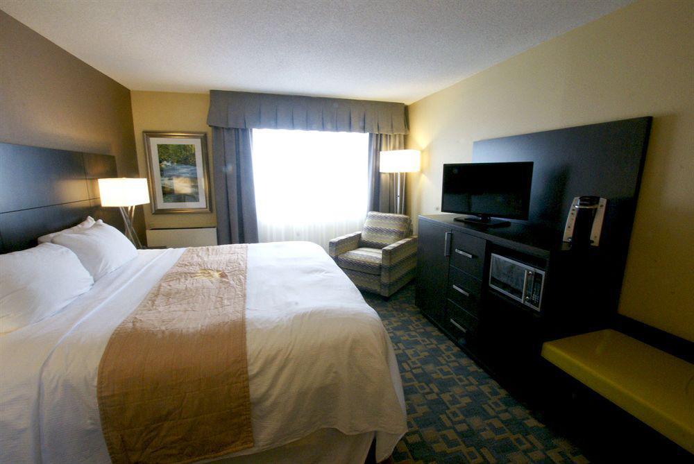 Holiday Inn Express Hotel & Suites Uptown Fredericton By Ihg Exteriör bild